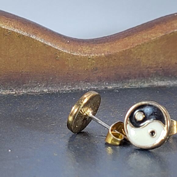Yin Yang Enamel Stud Earrings with Gold-tone Detailing, Modern Minimalist Design - Picture 4 of 10